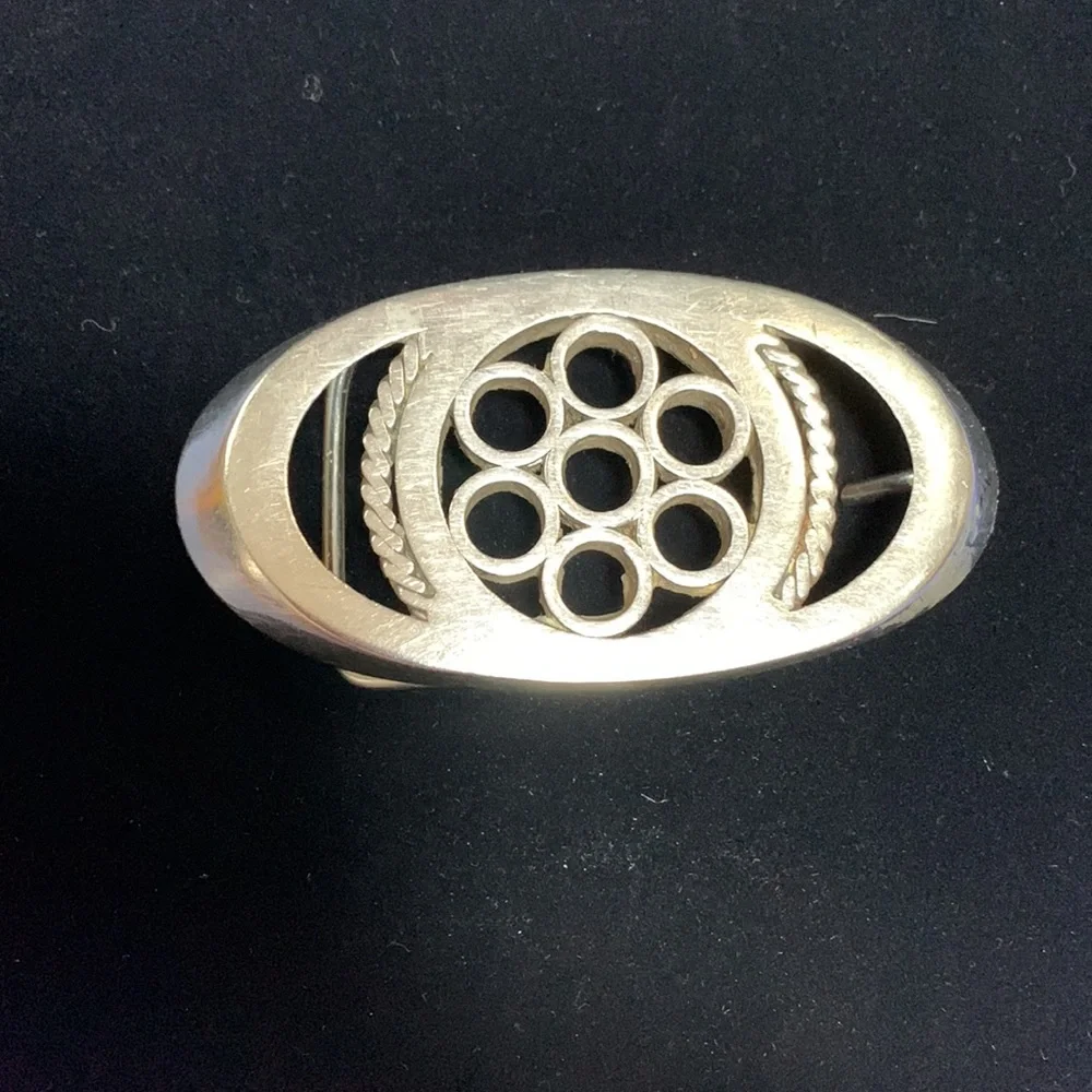 Vintage brushed nickel handcrafted 6 shooter belt buckle 4x2”, smooth edges - Picture 3 of 6